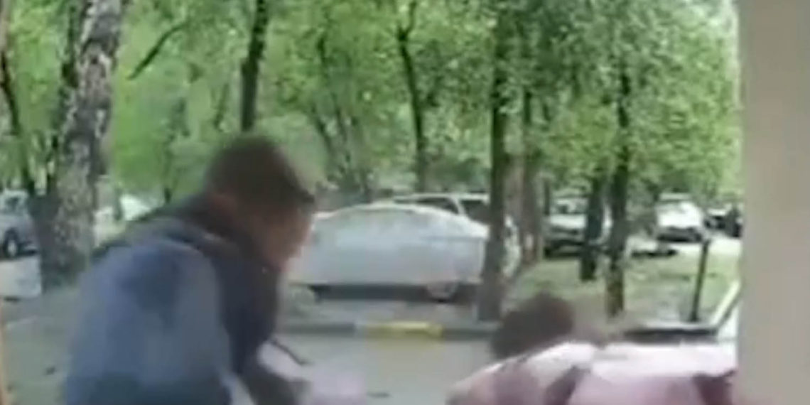 Мужчина в Подмосковье избил женщину из-за коротких шорт, видео - 23 августа - arnoldrak-spb.ru