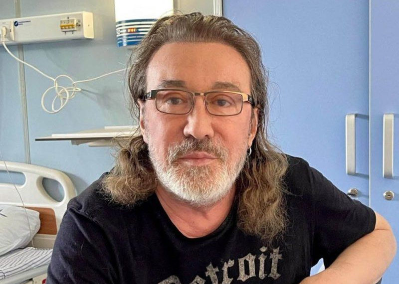 Кузьмин заболел ковидом и взял в больницу гитару