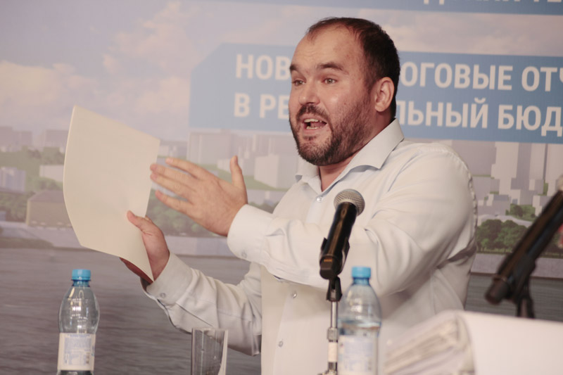 Депутат Бурмистров предъявляет доказательства
