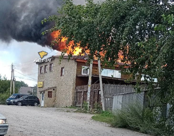 Огонь уничтожил «Хуторок» на Кавалерийской в Новосибирске