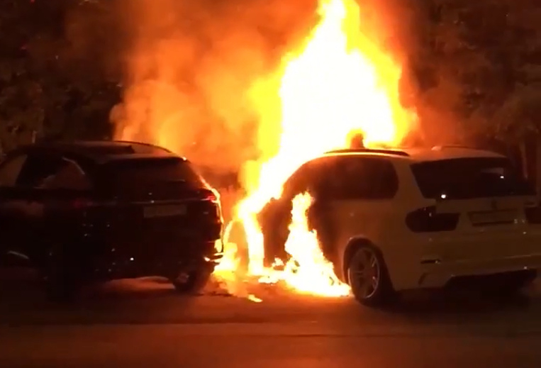 Почему горят бмв. Сгорела машина в Новосибирске. БМВ сгорела в 2016.