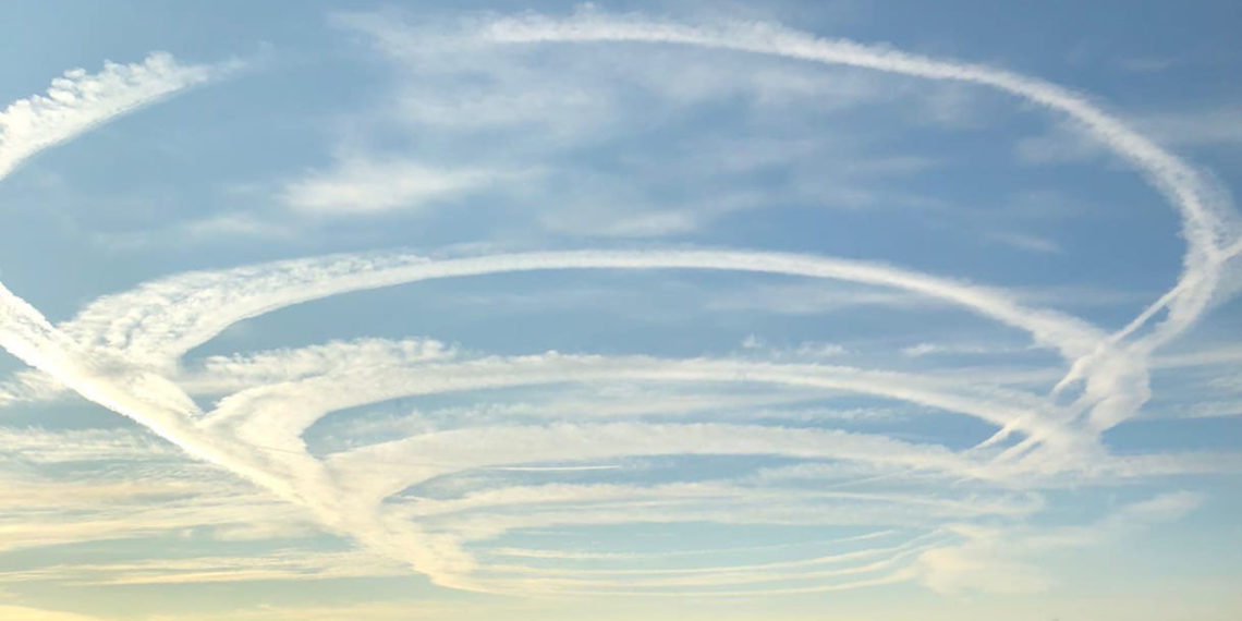 Самолет из Китая завис в небе над Новосибирском