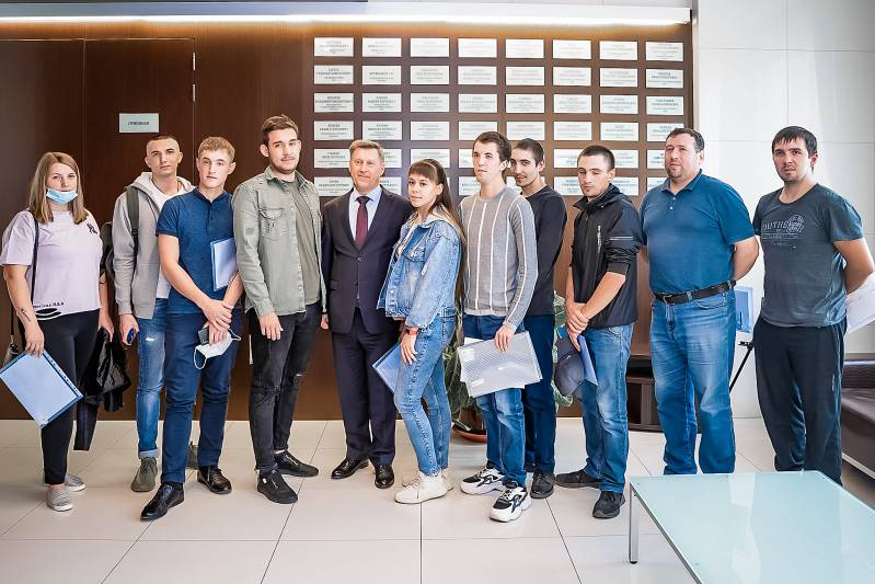 Торжественное вручение сертификатов на приобретение жилья для детей-сирот состоялось в мэрии Новосибирска