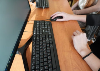 Обучение программированию началось в школе №4 в Линево при поддержке «Сибантрацита»