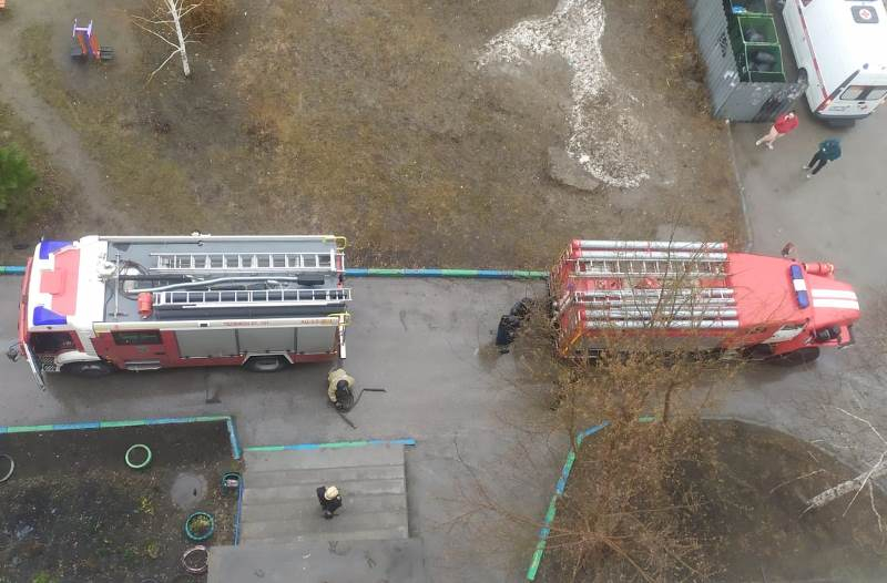 Новосибирск покончил. Пожар в Новосибирске. Пожар в Королёве сейчас жилой дом. Грязный Новосибирск трамвай. Пожар в Новосибирске сейчас.