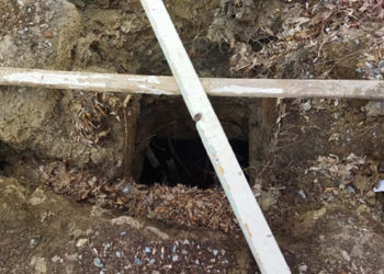 Депутатский наказ с риском для жизни: после сноса гаражного кооператива новосибирцы каждый день ходят мимо глубоких ям