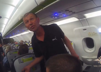 Житель Бурятии устроил скандал на борту самолета и никуда не полетел