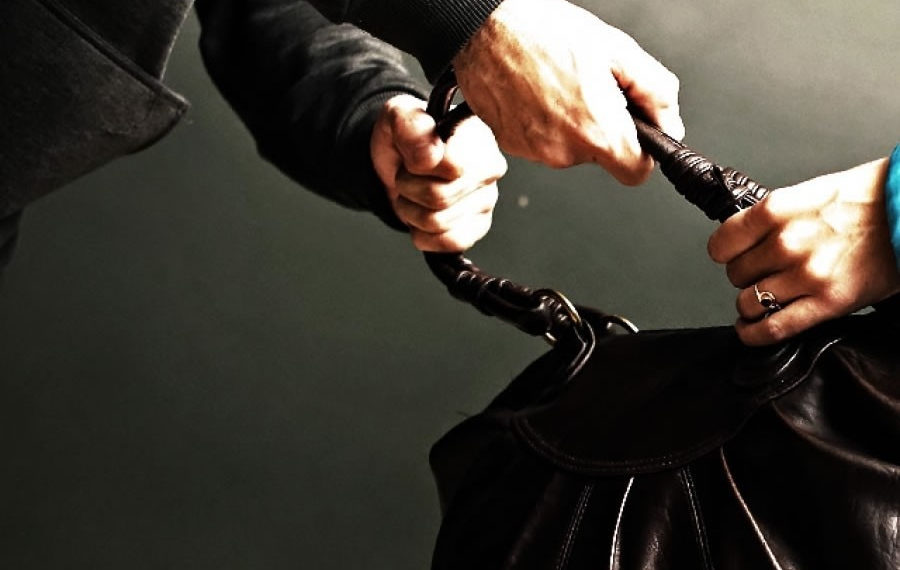 Объявленный в розыск бомж попался на грабеже в Новосибирске