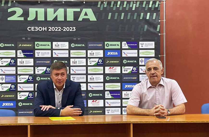 vk.com/fcnsk, Андрей Полищук (справа)