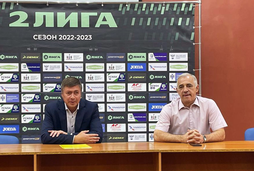 vk.com/fcnsk, Андрей Полищук (справа)