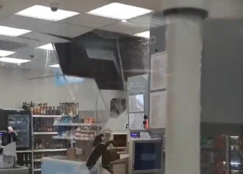 Потолок в магазине «Магнит» обрушился из-за ливня в Академгородке