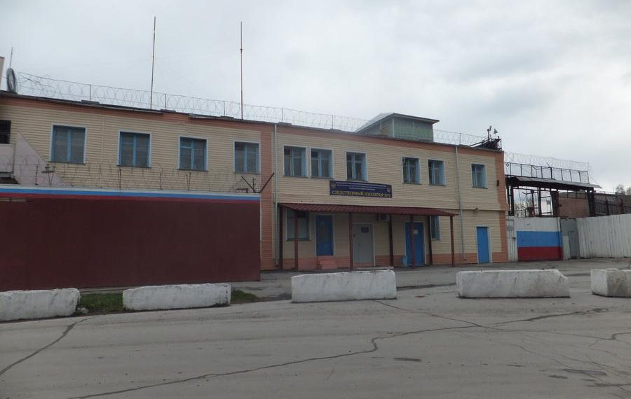 Сотрудник ФСИН вступил с арестантом «во внеслужебные связи» и попал под следствие