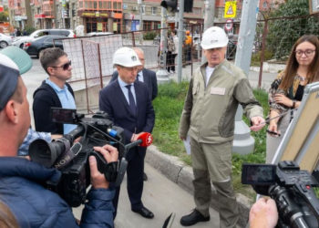 На ул. Семьи Шамшиных продолжаются работы по замене тепломагистрали