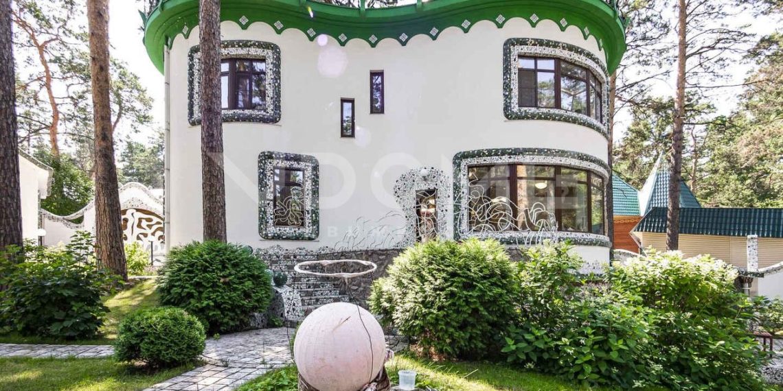 Дом-мозаику продают в Новосибирске за 75 млн рублей