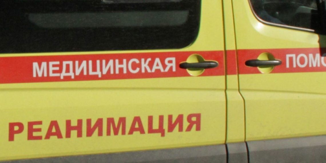Мужчину в луже крови обнаружили посреди дороги в Новосибирске