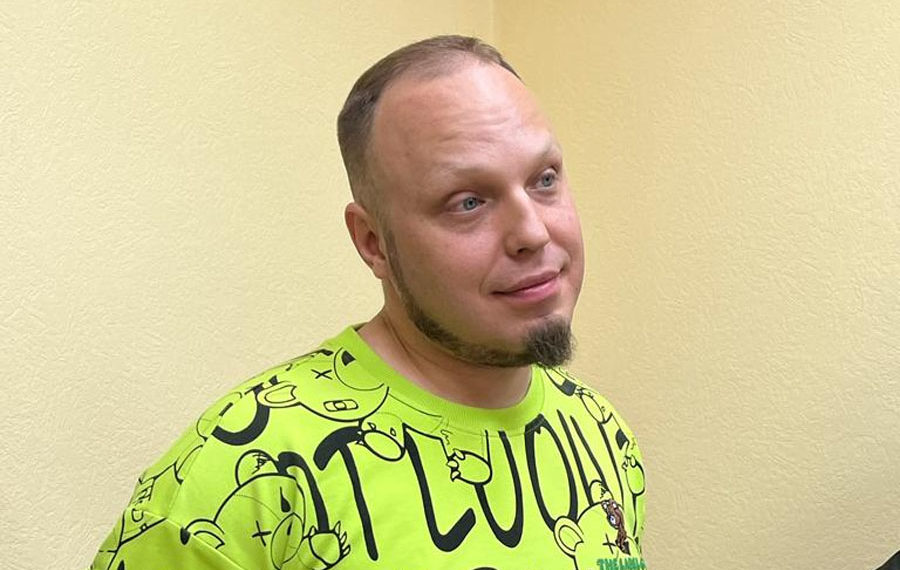 Шоумен из Новосибирска после драки с врачом будет работать бесплатно