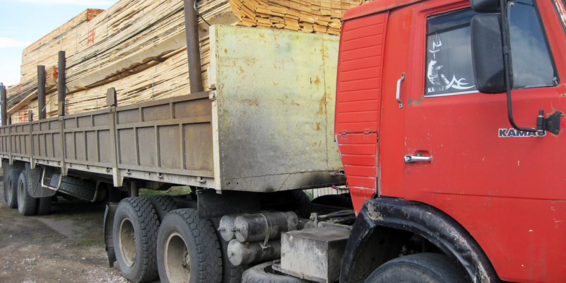 Из Сибири хотели незаконно вывезти 3,7 тысячи кубометров леса