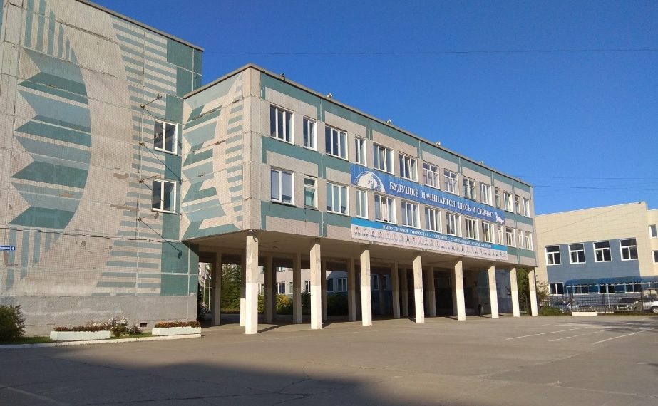 Громкий гимн по утрам понедельников у гимназии «Горностай» возмутил новосибирцев