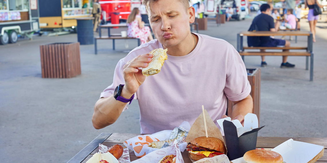 Александр Белькович теперь не готовит, а только пробует