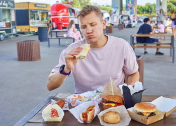 Александр Белькович теперь не готовит, а только пробует