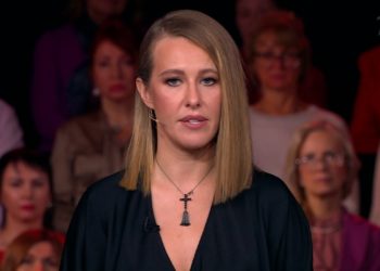 Подозреваемая в вымогательстве телеведущая Ксения Собчак покинула страну