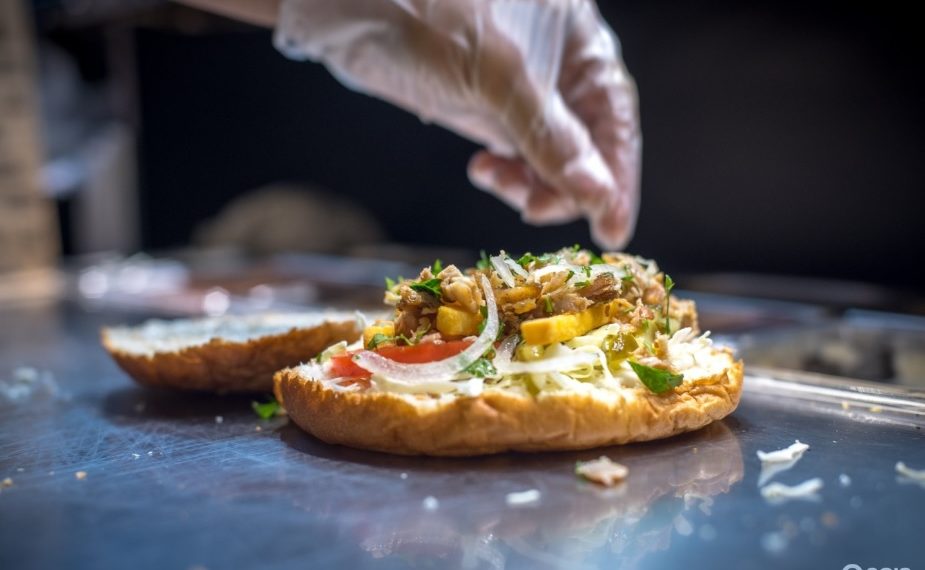 Налоговая требует признать сеть «Дядя Денер» банкротом