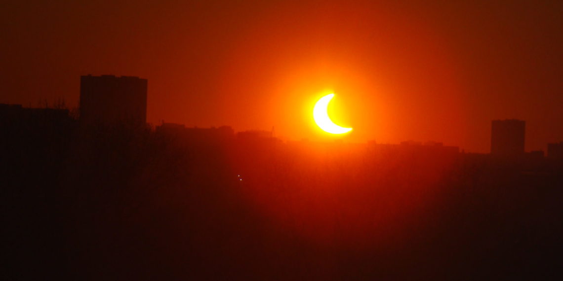 Пик затмения 25 октября засняли в Новосибирске