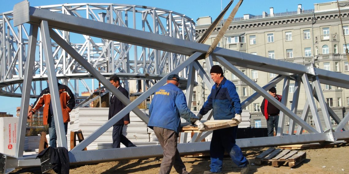 Контрольная сборка стелы «Город трудовой доблести» началась в Новосибирске