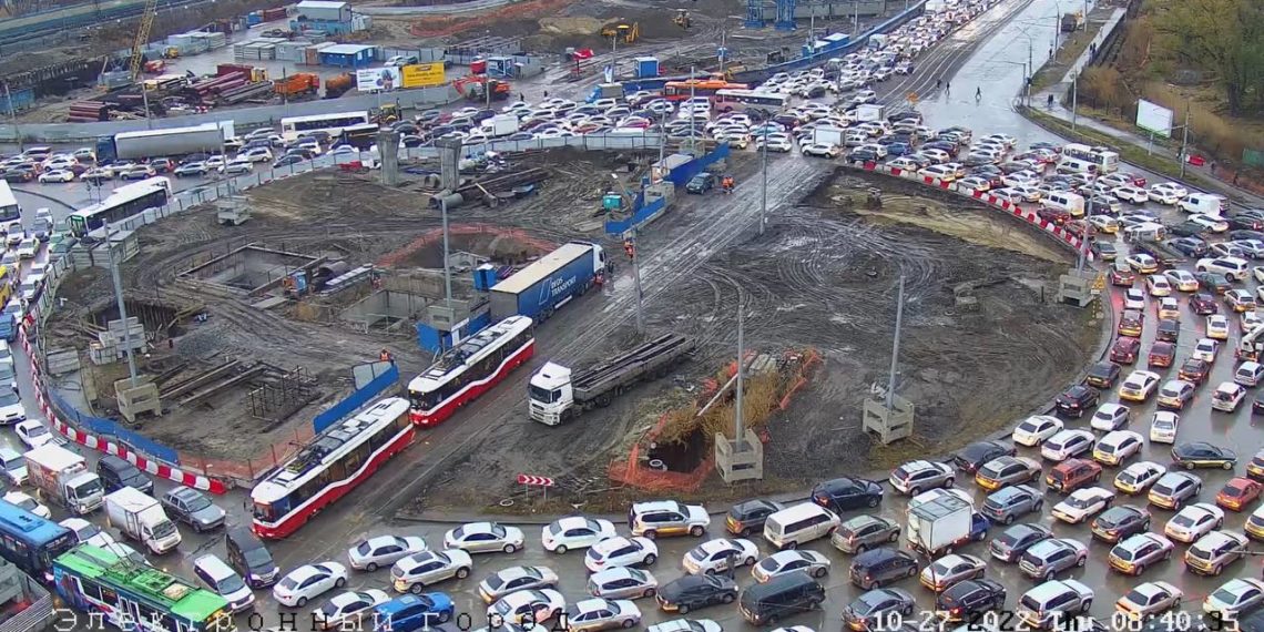 Новосибирск сковали 7-балльные пробки утром 27 октября: мнения горожан