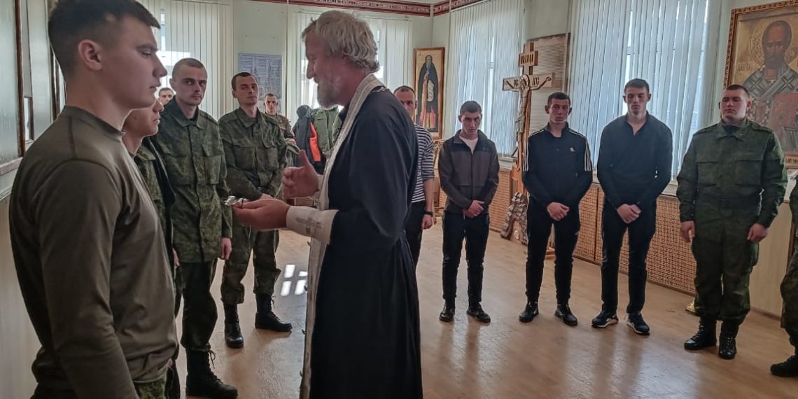 Почти сотню мобилизованных крестили в Новосибирске