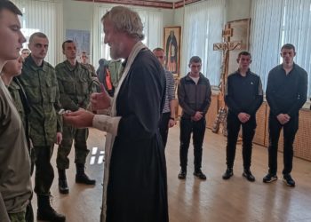 Почти сотню мобилизованных крестили в Новосибирске