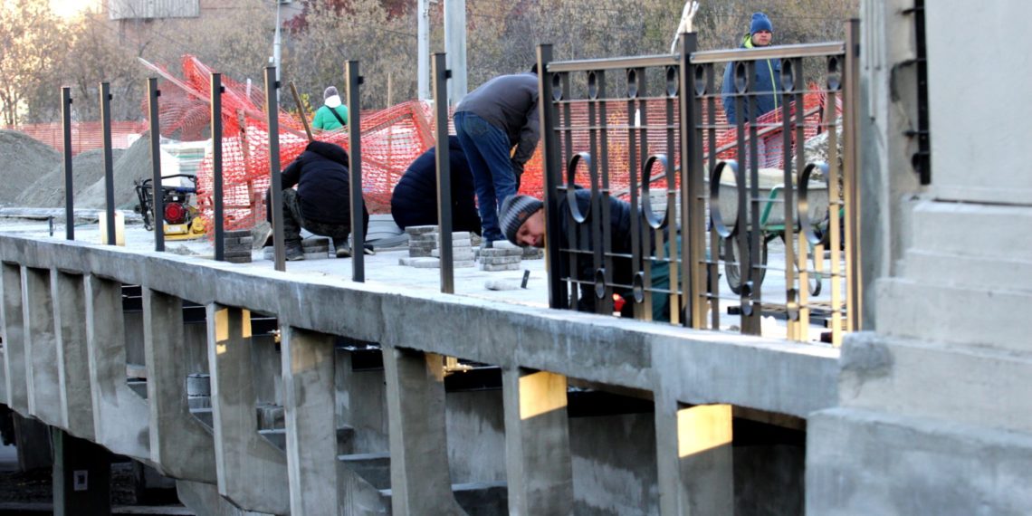 Исторический мост через ул. Ипподромскую откроется после ремонта