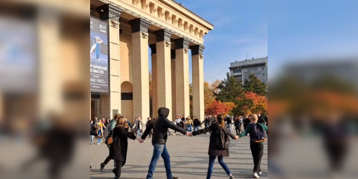Ещё одного участника хоровода на площади Ленина признали нарушителем порядка
