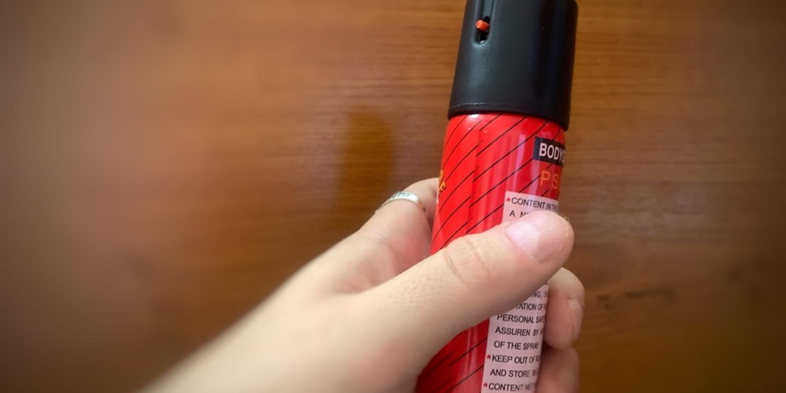 Полуголые любовники заперли разъяренного мужа в бизнес-центре на Фрунзе