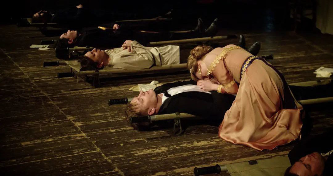 Повестки по частичной мобилизации пришли сотрудникам якутского театра