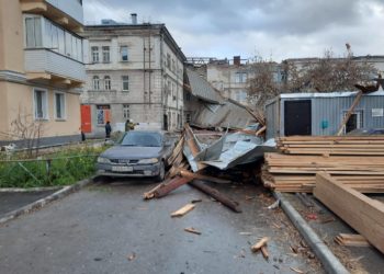 Прокуратура нашла нарушения при эвакуации пострадавшего от урагана общежития