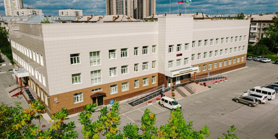 Для болельщиков ХК «Сибирь» выделили парковку у администрации Калининского района