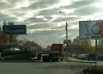 Переброску бронетехники заметили утром на Большевистской