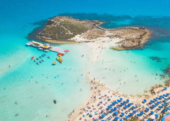 Оформление визы Кипра для россиян станет платным с декабря