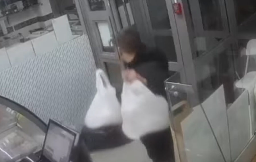 Голодный новосибирец украл японские деликатесы за три тысячи и скрылся