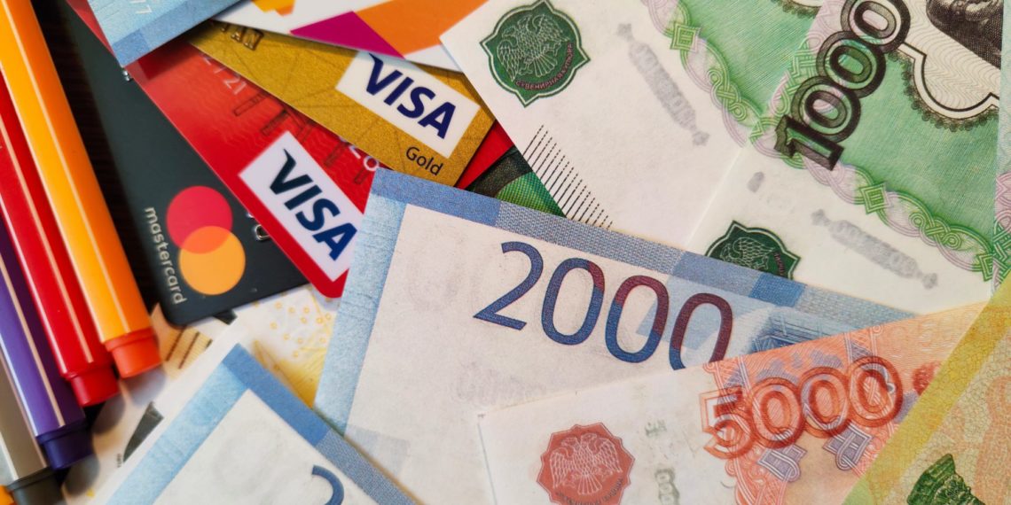 Новосибирец погасил долг перед ребенком, чтобы уехать в Казахстан