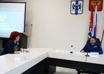 Жители четырех районов НСО пожаловались замгенпрокурора на отсутствие освещения и дорог