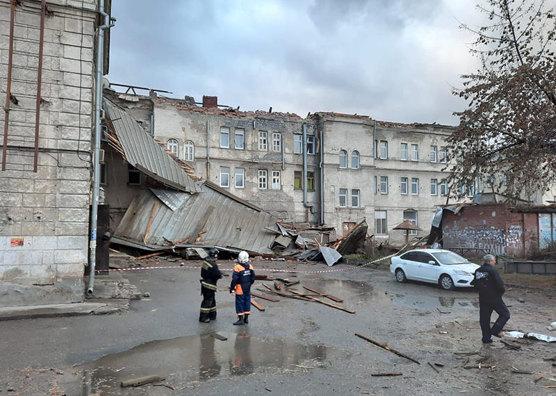 Сорвало крышу с дома ветром