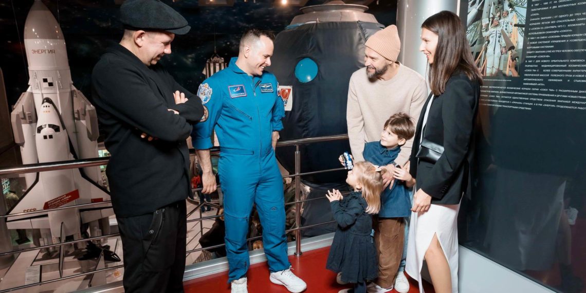 Клип к песне «Звёзды» группы Uma2rman снимали на МКС