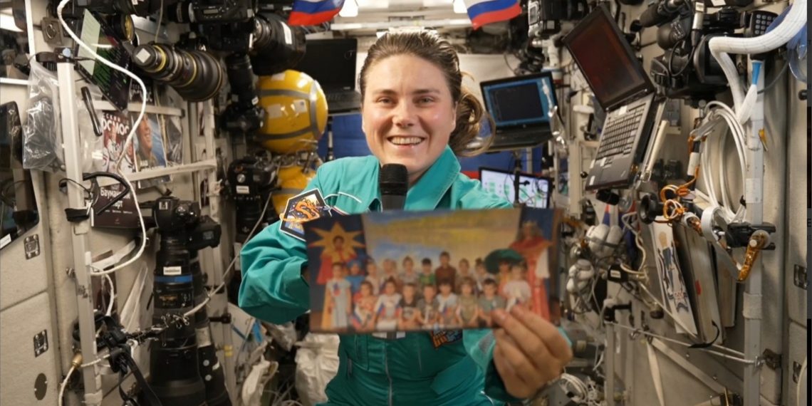 «Вы со мной тут в космосе»: Анна Кикина в невесомости записала видеопривет новосибирским дошколятам