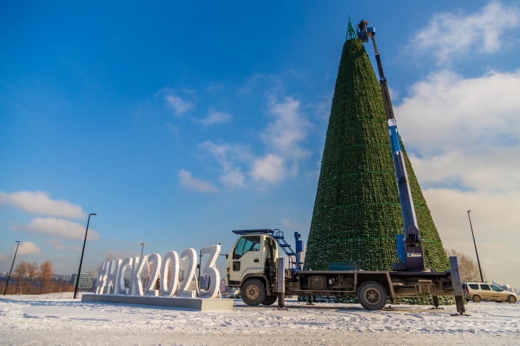 Магазин искусственных елок в Новосибирске.