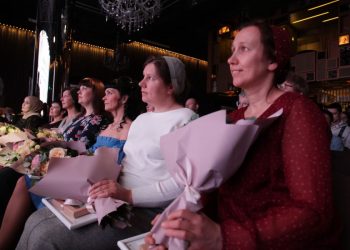 В Новосибирске поздравили и наградили многодетных матерей