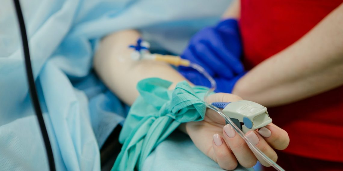 Женщина, которую с детьми в Искитиме сбила легковушка на переходе, скончалась в больнице