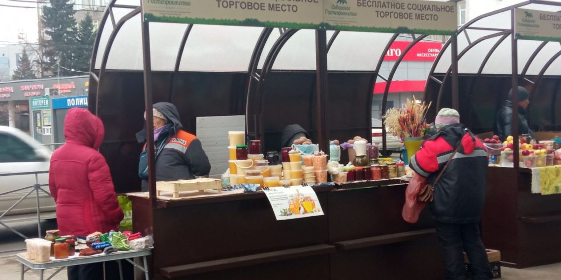 Базар на площади Калинина спрятали за бесплатными лотками