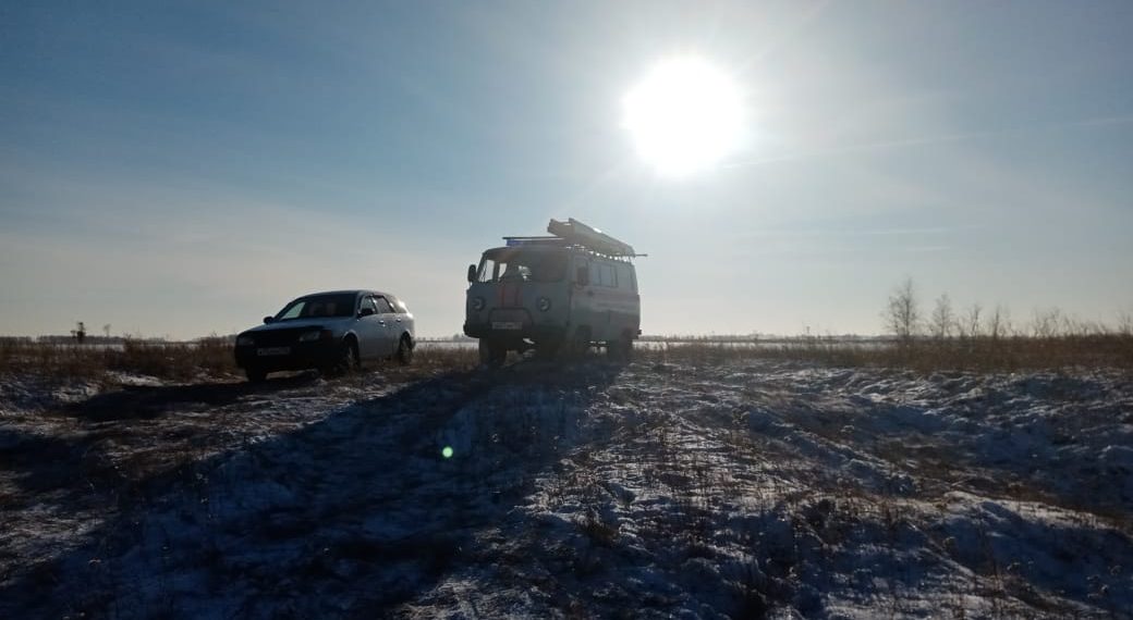 Трупы запертых в машине рыбаков обнаружили под Новосибирском